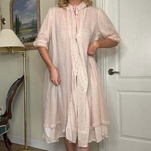 Vtg 1950s MacLean Pink Sheer Floral Nightgown Peignoir - Lace Collar & Bows - M
